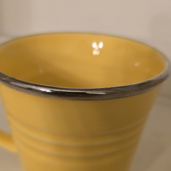 ⭐️40% Off⭐️ Starbucks 2007 Yellow Sand Bucket with Silver Rim 14oz Mug - Picture 3 of 6